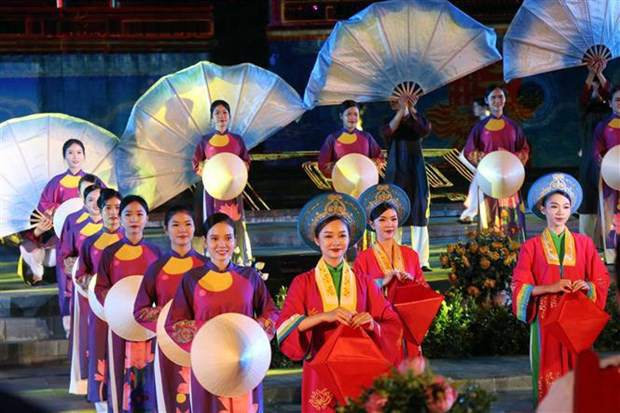 
An Ao Dai (Vietnamese traditional gown) show (Photo: VNA)

