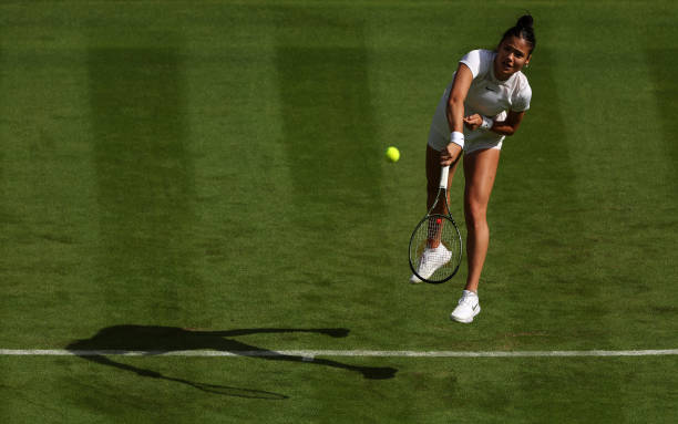 Angelique Kerber, Emma Raducanu khởi đầu thuận lợi tại Wimbledon - Ảnh 2.