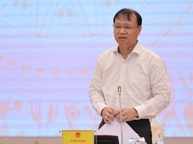 Thứ trưởng Bộ Tài chính: Thuế xăng dầu Việt Nam ở mức trung bình thấp - Ảnh 2.
