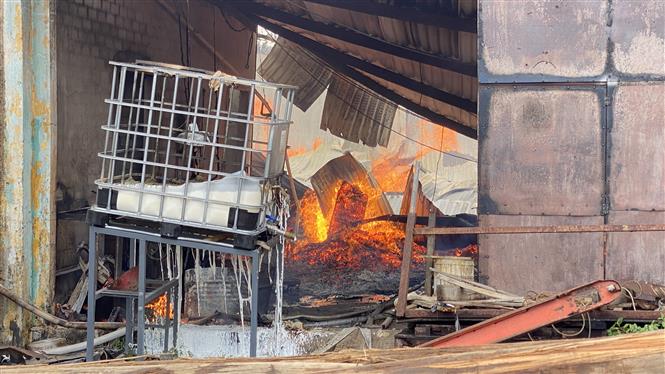 Hai vụ cháy lớn liên tiếp trong KCN Phú Tài (Bình Định), thiệt hại hàng chục tỷ đồng - Ảnh 8.