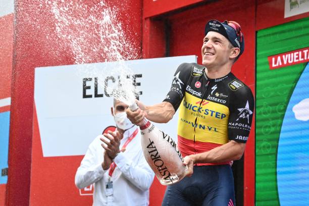 Remco Evenepoel về nhất chặng 10 giải xe đạp La Vuelta - Ảnh 2.
