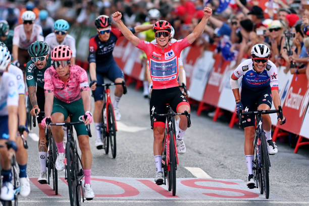 Remco Evenepoel giành chiến thắng chung cuộc tại La Vuelta 2022 - Ảnh 1.