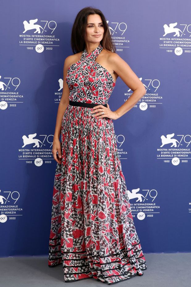 Tất cả những bộ thời trang đẹp nhất từ ​​Liên hoan phim Venice 2022 - Ảnh 2.