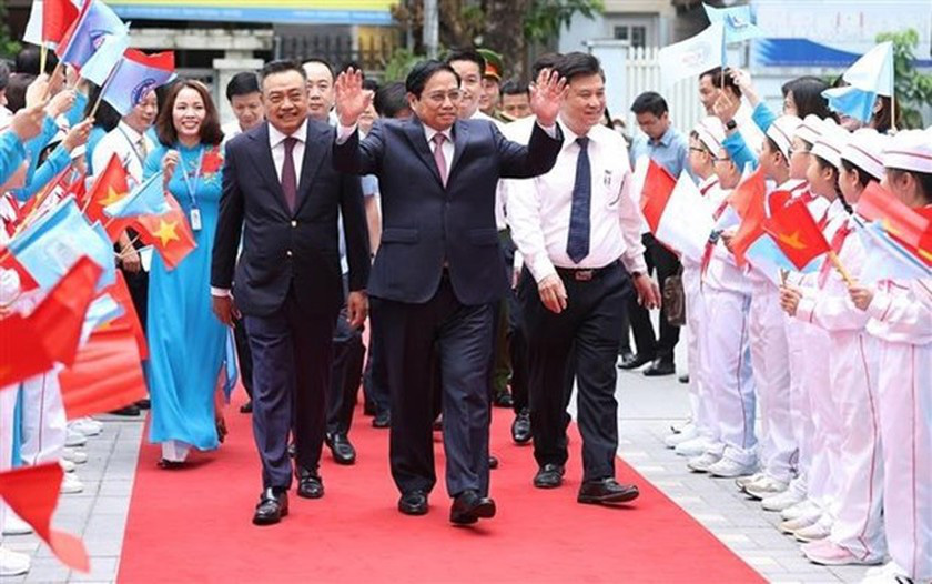 
Prime Minister Pham Minh Chinh attends the entrance ceremony of Doan Thi Diem primary school in Hanoi on September 5. (Photo: VNA)
