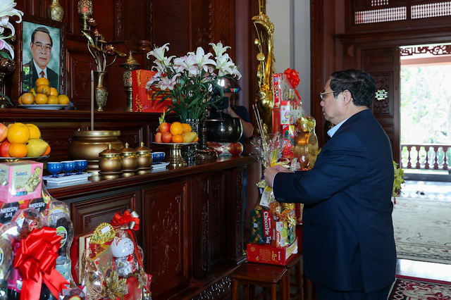 Thủ tướng Phạm Minh Chính dâng hương tưởng nhớ các cố Thủ tướng Chính phủ - Ảnh 3.