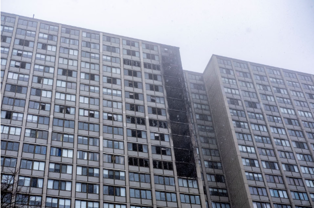 Cháy tòa nhà cao tầng ở Chicago khiến 1 người tử vong, 8 người bị thương - Ảnh 3.