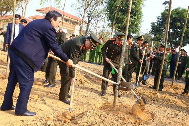 Bộ Công an phát động Tết trồng cây vì một Việt Nam xanh - Ảnh 1.