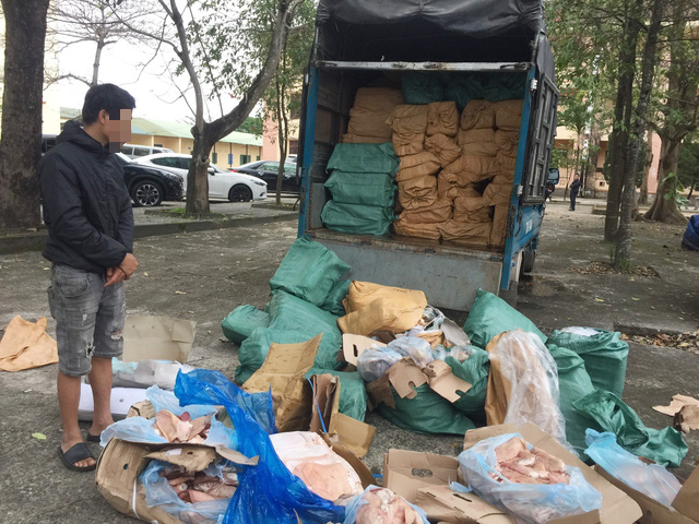 Thu giữ gần 6 tấn sản phẩm động vật bốc mùi hôi thối ở Quảng Trị - Ảnh 4.