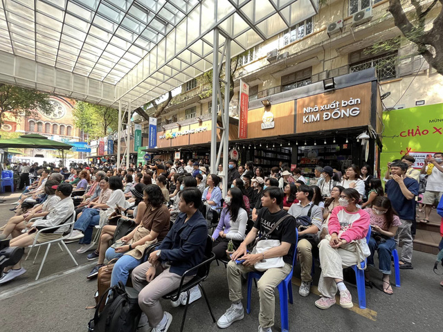 Đường sách TP Hồ Chí Minh thu hút gần 3 triệu lượt khách - Ảnh 3.