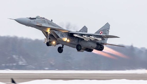 Ba Lan gửi máy bay chiến đấu đến Ukraine - Ảnh 1.