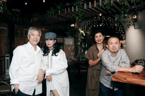 Vợ chồng Thanh Lam hội ngộ nhạc sĩ Quốc Trung, nhà độc lạ xây từ 5 triệu viên ngói cổ của NS Xuân Hinh  - Ảnh 1.