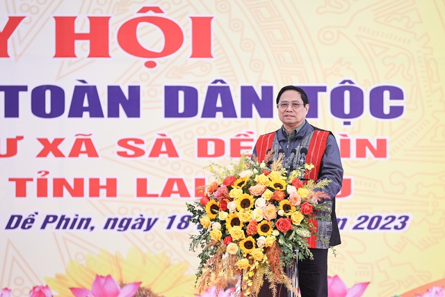 Thủ tướng chung vui Ngày hội đại đoàn kết cùng đồng bào các dân tộc tỉnh Lai Châu - Ảnh 3.
