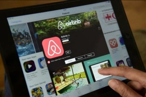 Các thành phố châu Âu tìm mọi cách siết Airbnb - Ảnh 1.