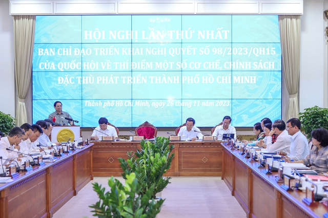 Thủ tướng: Tháo gỡ khó khăn, phân cấp, phân quyền tối đa để phát triển TP Hồ Chí Minh - Ảnh 3.