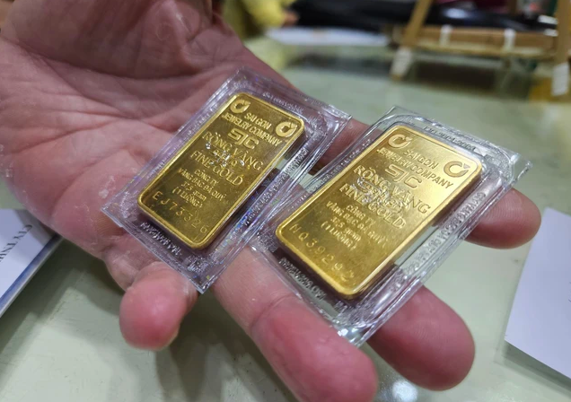 Giá vàng lại tiến sát mốc 80 triệu đồng/lượng - Ảnh 1.