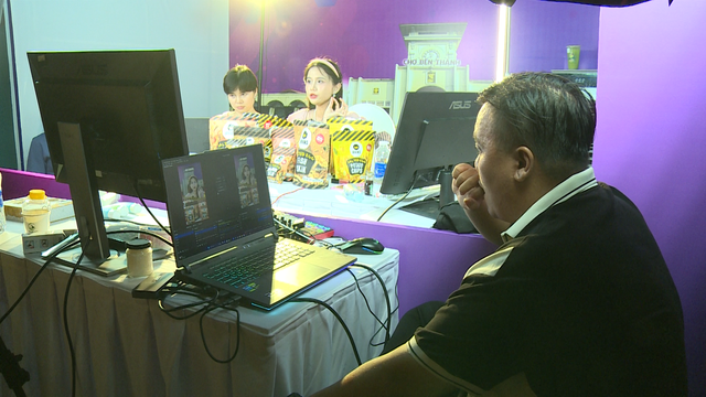 Tiểu thương chợ Bến Thành thu hơn 4 tỉ đồng sau 5 ngày livestream bán hàng - Ảnh 10.