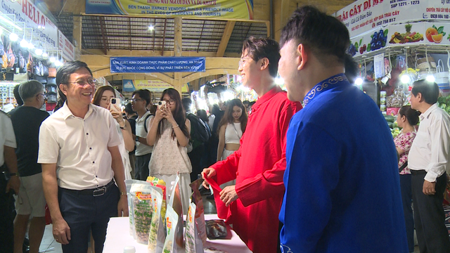 Tiểu thương chợ Bến Thành thu hơn 4 tỉ đồng sau 5 ngày livestream bán hàng - Ảnh 7.