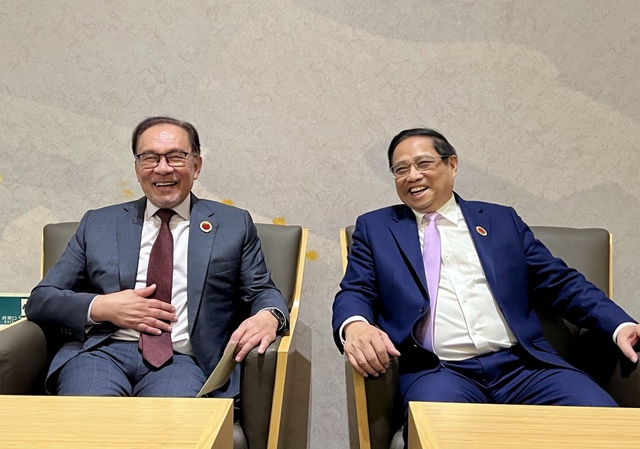 Thủ tướng Phạm Minh Chính gặp Thủ tướng Malaysia - Ảnh 1.