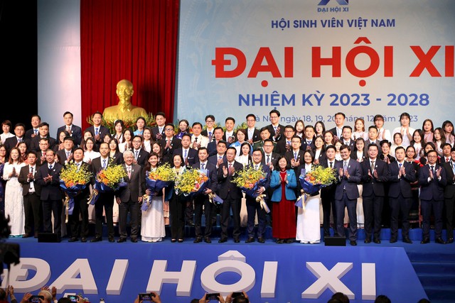 Chủ tịch nước nhắn nhủ sinh viên Việt Nam, nhân tố quyết định thịnh, suy của quốc gia trong tương lai - Ảnh 1.