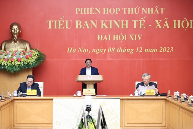 Thủ tướng Phạm Minh Chính chủ trì phiên họp Tiểu ban Kinh tế-Xã hội Đại hội XIV - Ảnh 2.