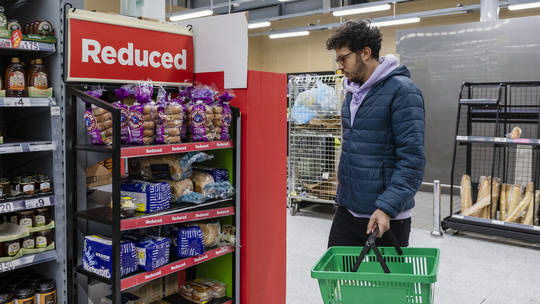 Giá thực phẩm ở Anh tăng phi mã - Ảnh 1.