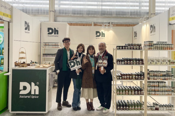 CEO Dh Foods tiết lộ ‘bí kíp’ đưa gia vị Việt lên kệ siêu thị Pháp - Ảnh 2.