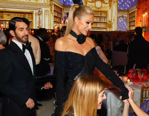 Paris Hilton lần đầu tham dự đại tiệc thời trang Met Gala - Ảnh 2.