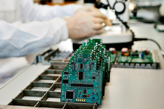 Đức nỗ lực thu hút nhân tài trong ngành sản xuất chip - Ảnh 1.