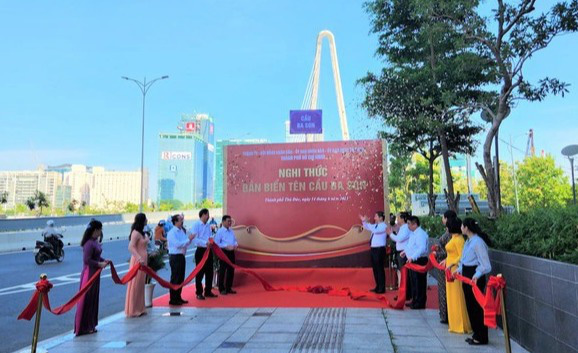 TP Hồ Chí Minh chính thức đặt tên cho 2 cây cầu bắc qua Khu đô thị mới Thủ Thiêm - Ảnh 1.