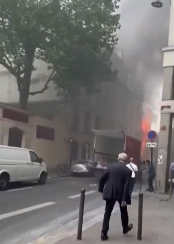 Vụ nổ nghi do khí gas tại Pháp làm 1 tòa nhà đổ sập, 37 người bị thương - Ảnh 1.