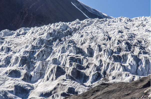 Các sông băng trên dãy Himalaya đang trên đà mất tới 75% băng vào năm 2100 - Ảnh 1.