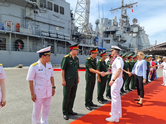 Tàu sân bay Hải quân Hoa Kỳ thăm Việt Nam - Ảnh 1.