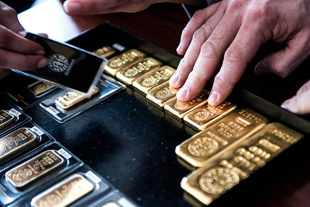 Giá vàng tiếp đà tăng mạnh, giữ trên mốc 72 triệu đồng/lượng - Ảnh 1.