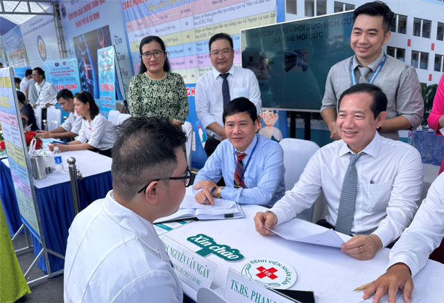 Khởi động ngày hội việc làm cho bác sĩ trẻ tại TP Hồ Chí Minh lần thứ nhất - Ảnh 2.