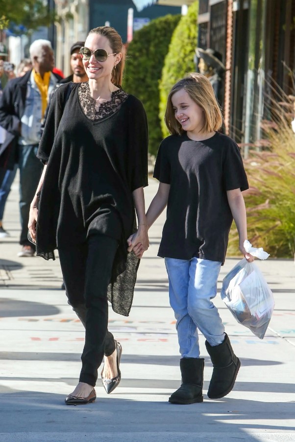 Angelina Jolie thuê con gái 15 tuổi làm trợ lý vì chu đáo và nghiêm túc với sân khấu - Ảnh 1.