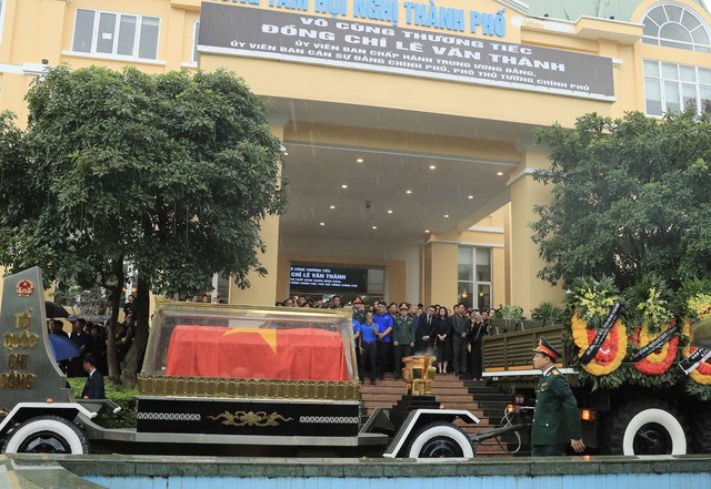 Tổ chức trọng thể Lễ truy điệu và tiễn đưa Phó Thủ tướng Lê Văn Thành về nơi an nghỉ cuối cùng - Ảnh 17.