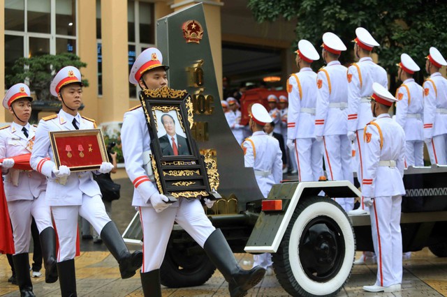 Tổ chức trọng thể Lễ truy điệu và tiễn đưa Phó Thủ tướng Lê Văn Thành về nơi an nghỉ cuối cùng - Ảnh 15.