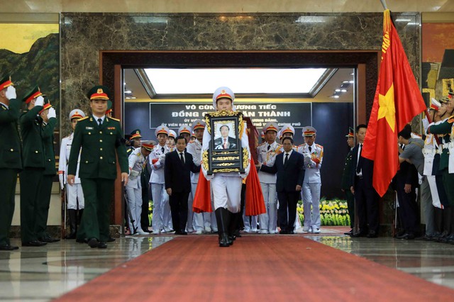 Tổ chức trọng thể Lễ truy điệu và tiễn đưa Phó Thủ tướng Lê Văn Thành về nơi an nghỉ cuối cùng - Ảnh 13.