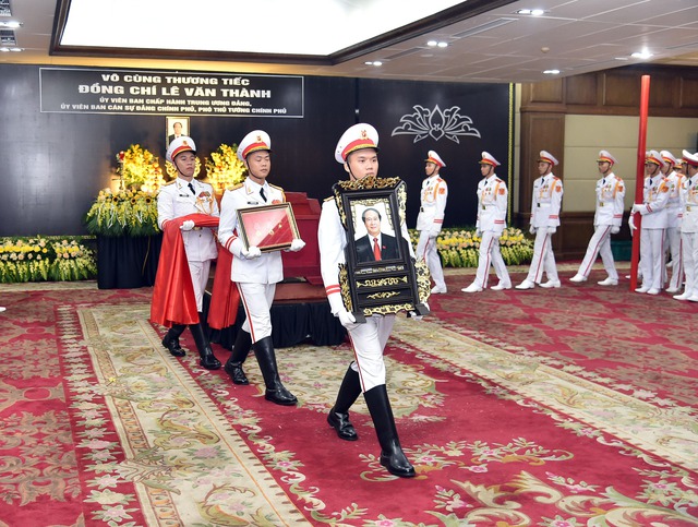 Tổ chức trọng thể Lễ truy điệu và tiễn đưa Phó Thủ tướng Lê Văn Thành về nơi an nghỉ cuối cùng - Ảnh 11.