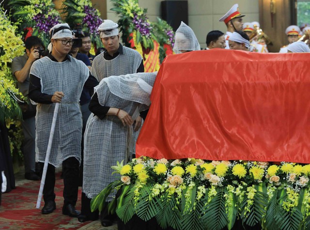 Tổ chức trọng thể Lễ truy điệu và tiễn đưa Phó Thủ tướng Lê Văn Thành về nơi an nghỉ cuối cùng - Ảnh 9.
