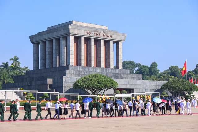 Lãnh đạo Đảng, Nhà nước vào Lăng viếng Chủ tịch Hồ Chí Minh - Ảnh 5.
