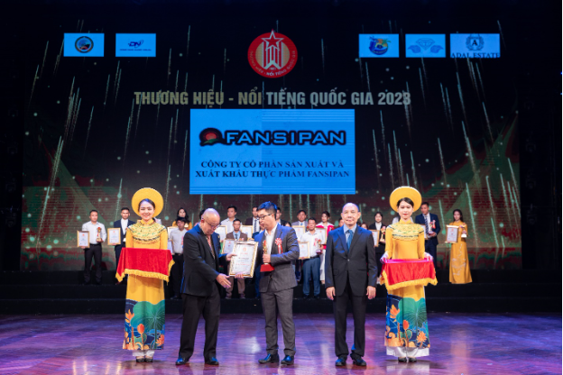 Thực phẩm Fansipan vinh dự nhận giải thưởng Thương hiệu nổi tiếng quốc gia 2023 - Ảnh 1.