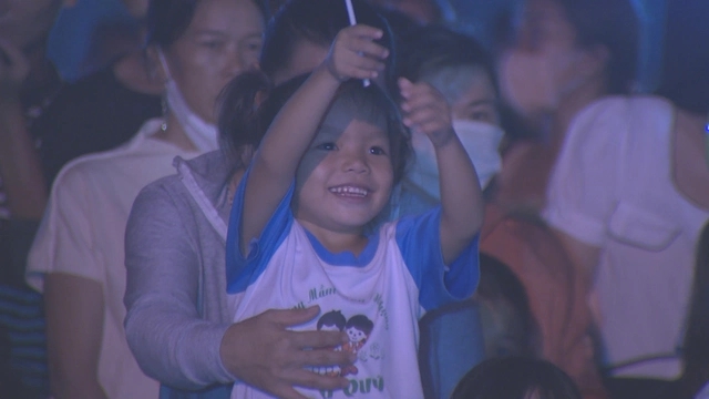 Trăng thu biên cương đến với hàng ngàn trẻ em trên đảo Phú Quý - Ảnh 7.