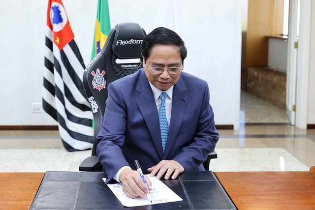 Thủ tướng thăm câu lạc bộ hàng đầu Brazil, thúc đẩy hợp tác bóng đá với Việt Nam - Ảnh 4.