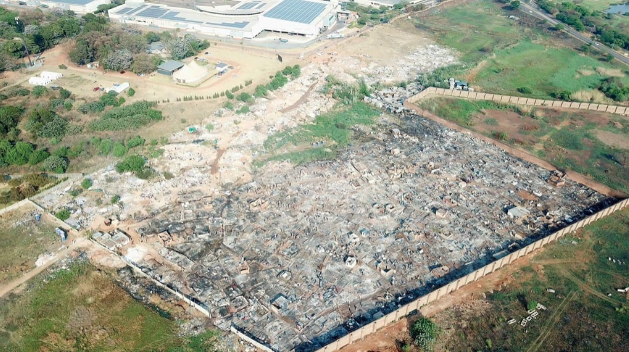 Hỏa hoạn khiến hàng nghìn người mất nhà cửa tại Nam Phi - Ảnh 1.