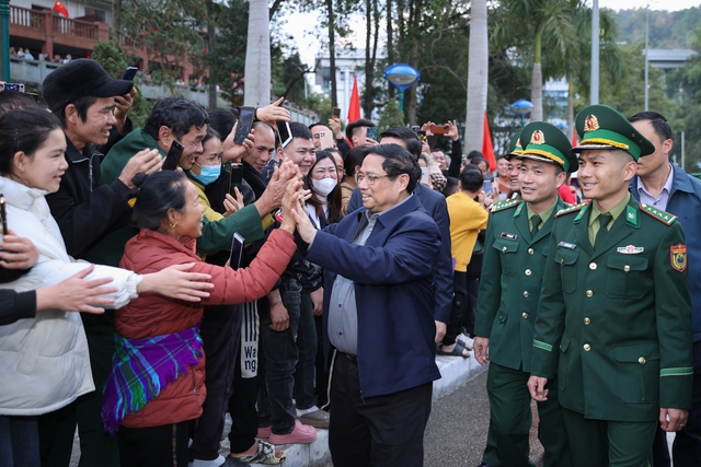 Thủ tướng Phạm Minh Chính: Cao Bằng cần đẩy mạnh phát triển kinh tế cửa khẩu - Ảnh 7.