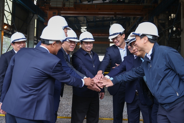 Thủ tướng Phạm Minh Chính: Cao Bằng cần đẩy mạnh phát triển kinh tế cửa khẩu - Ảnh 16.