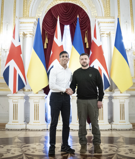 Thủ tướng Anh bất ngờ thăm Kiev, cam kết hỗ trợ Ukraine - Ảnh 1.