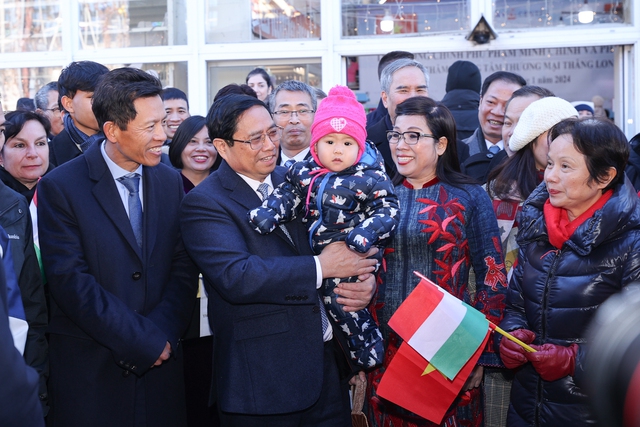 Thủ tướng thăm Trung tâm Thương mại của người Việt ở Hungary - Ảnh 6.