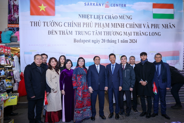 Thủ tướng thăm Trung tâm Thương mại của người Việt ở Hungary - Ảnh 5.